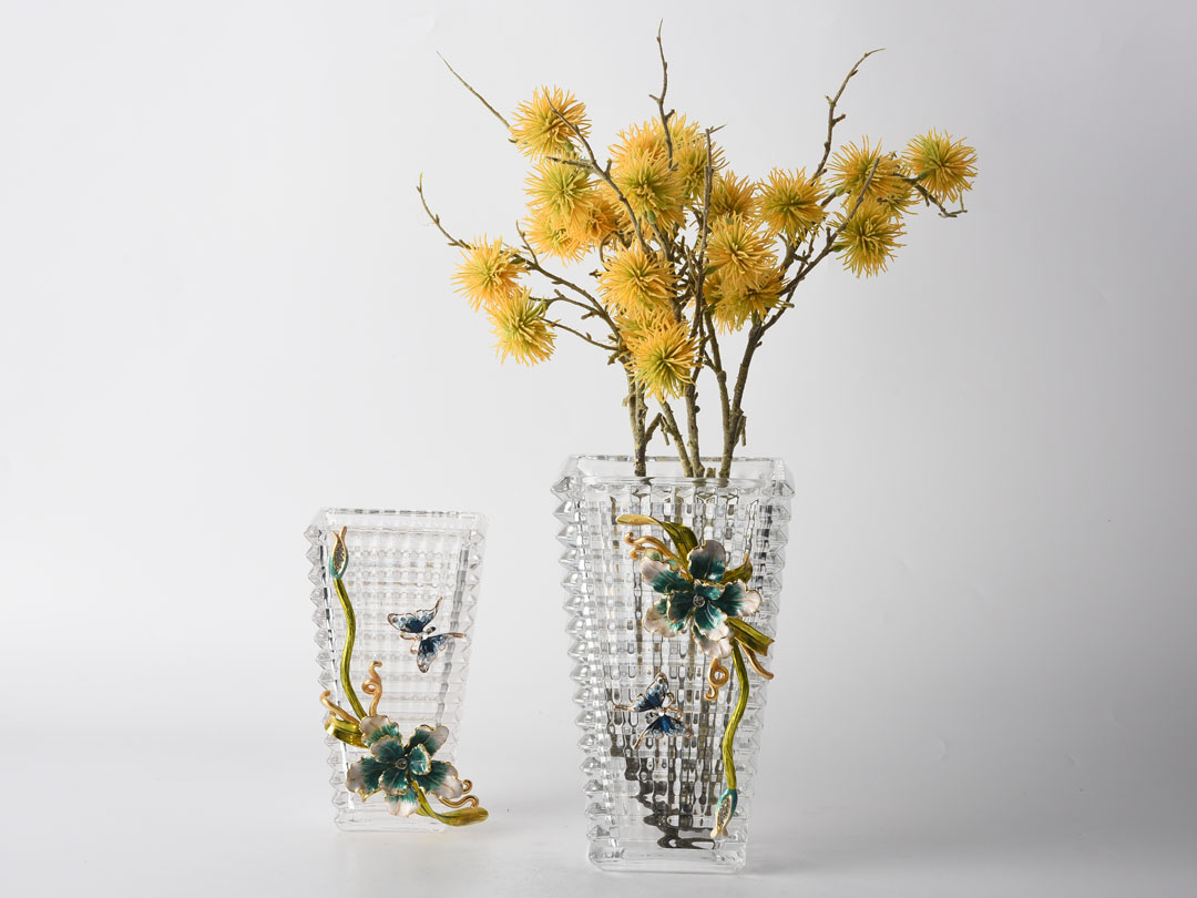 Baccarat glazen vaas decor met irissen en vlinders