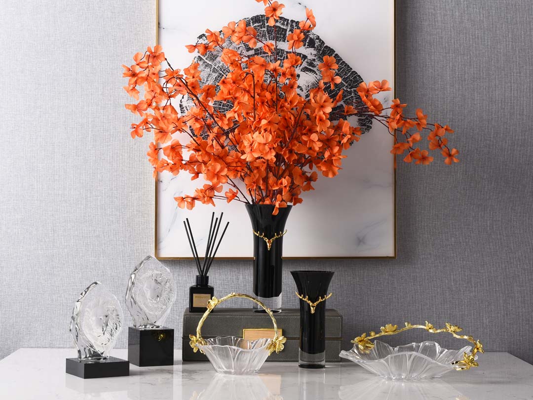 Glazen fruitschaal met metalen gouden bloemen